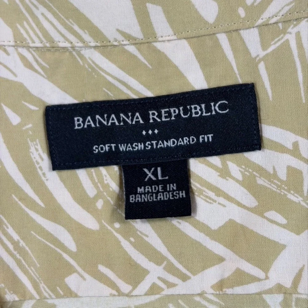 Banana Republic Loop Collar Camp Shirt in Yellow Floral Men XL Soft Wash NWOT
